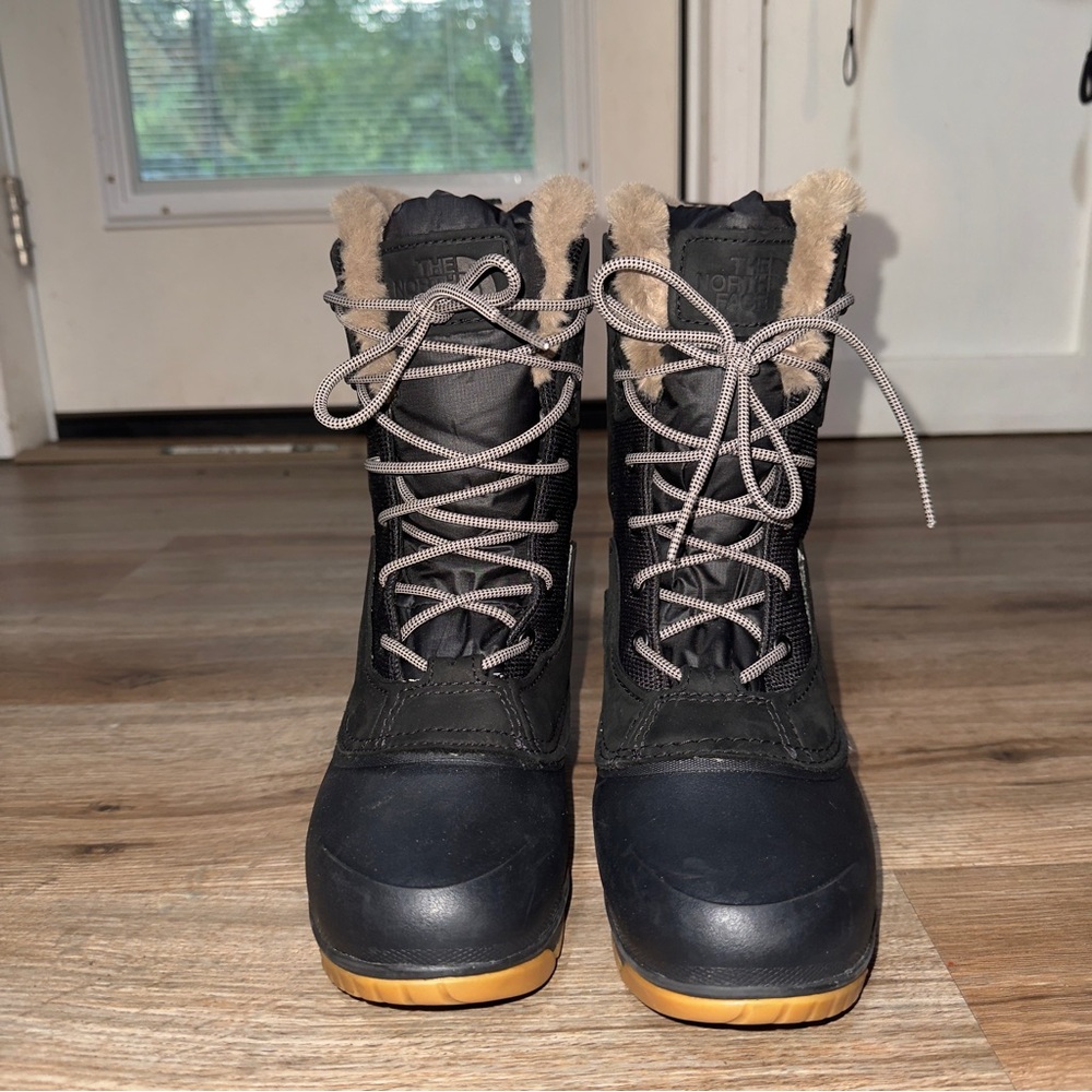 NEW The North Face Women's Black and Tan Winter Boots size 8.5